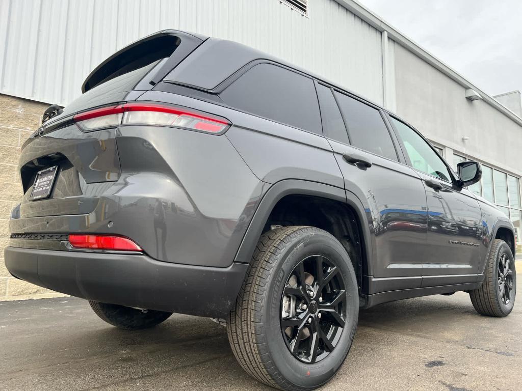 new 2025 Jeep Grand Cherokee car, priced at $42,330