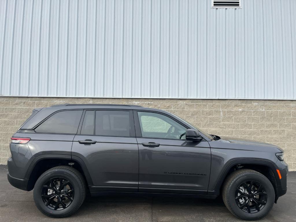 new 2025 Jeep Grand Cherokee car, priced at $42,330