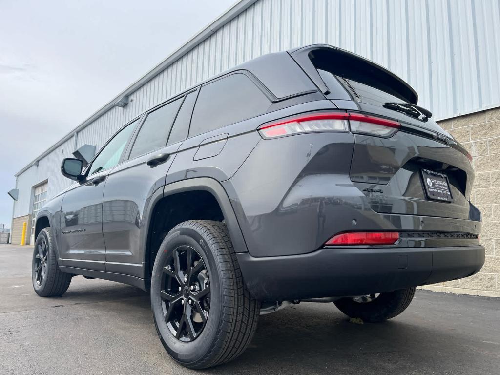 new 2025 Jeep Grand Cherokee car, priced at $42,330