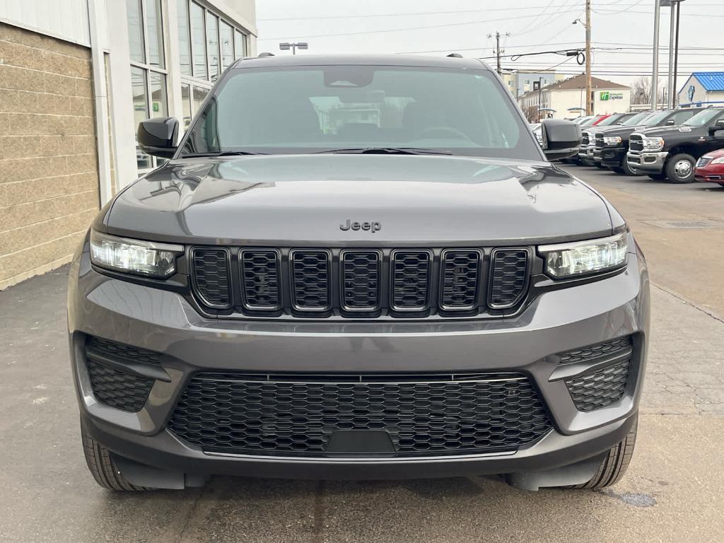 new 2025 Jeep Grand Cherokee car, priced at $42,330