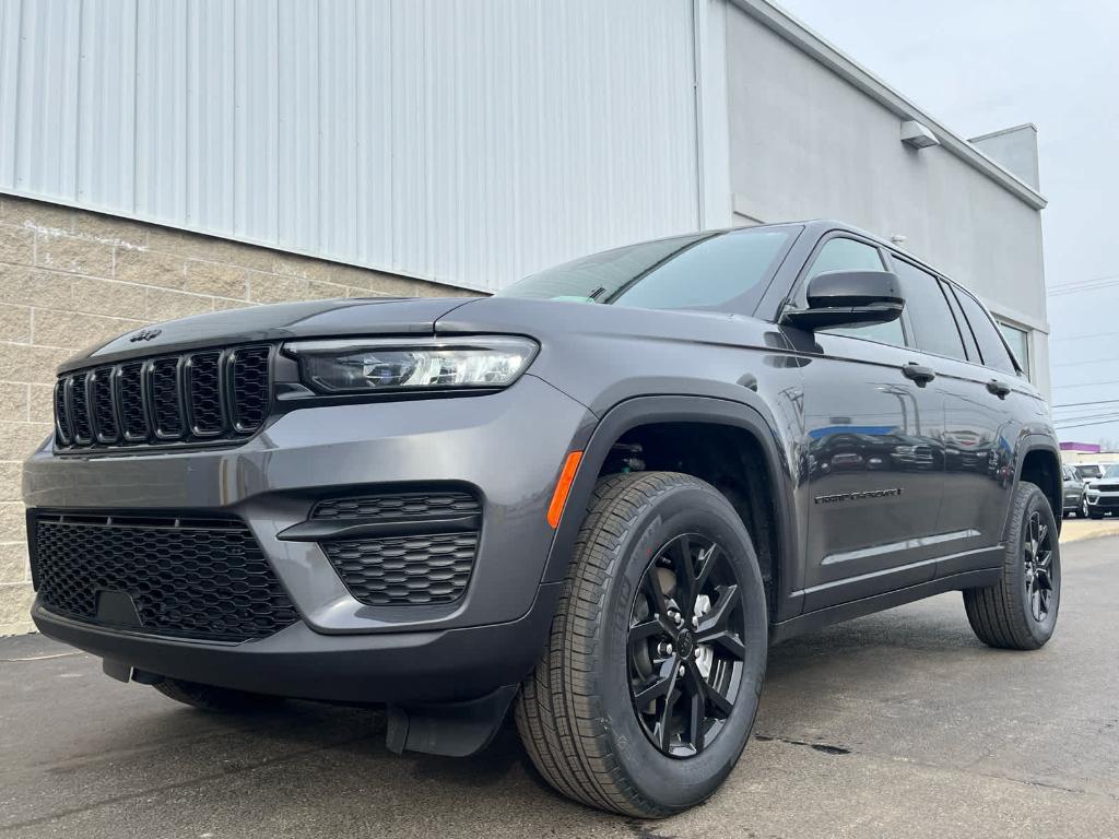 new 2025 Jeep Grand Cherokee car, priced at $42,330