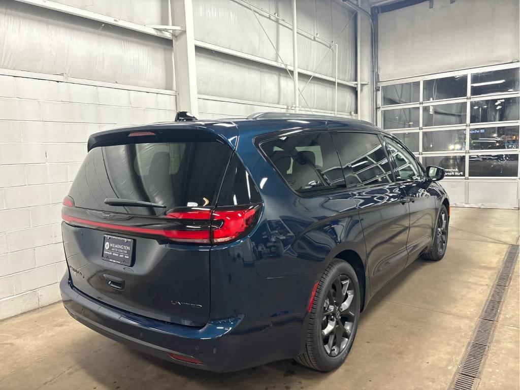 new 2025 Chrysler Pacifica car, priced at $52,457