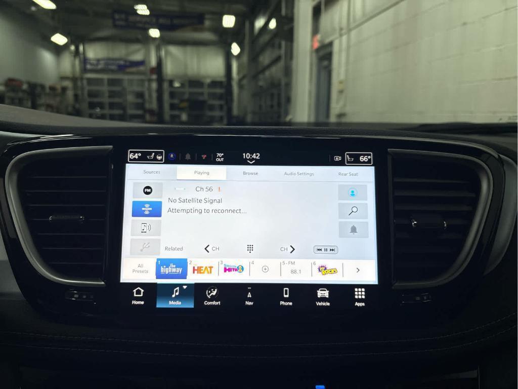 new 2025 Chrysler Pacifica car, priced at $52,457