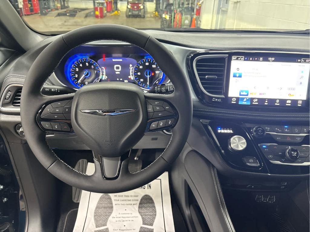 new 2025 Chrysler Pacifica car, priced at $52,457