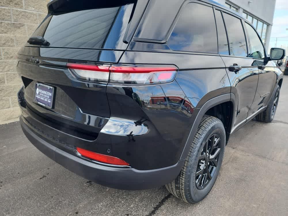 new 2025 Jeep Grand Cherokee car, priced at $44,030