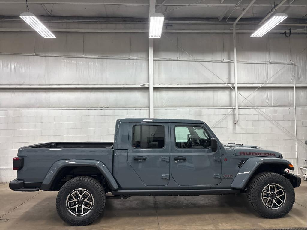 new 2025 Jeep Gladiator car, priced at $57,028