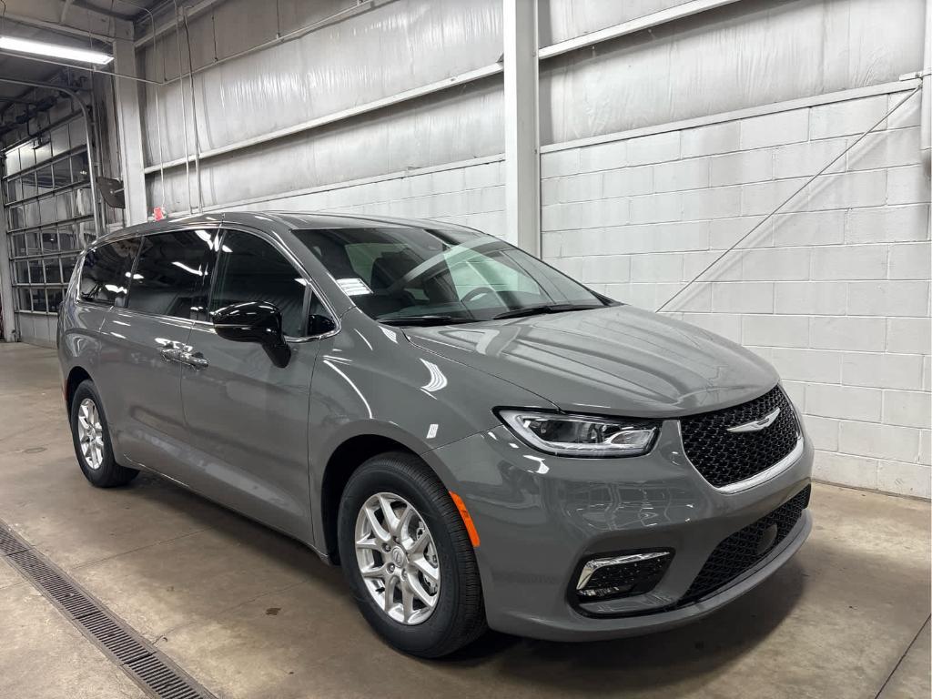 new 2025 Chrysler Pacifica car, priced at $42,019