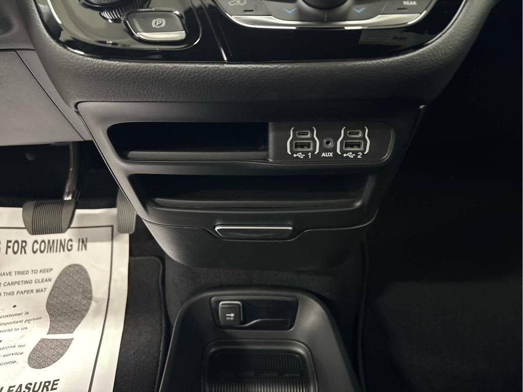 new 2025 Chrysler Pacifica car, priced at $42,019