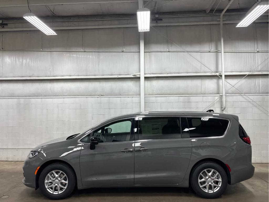 new 2025 Chrysler Pacifica car, priced at $42,019