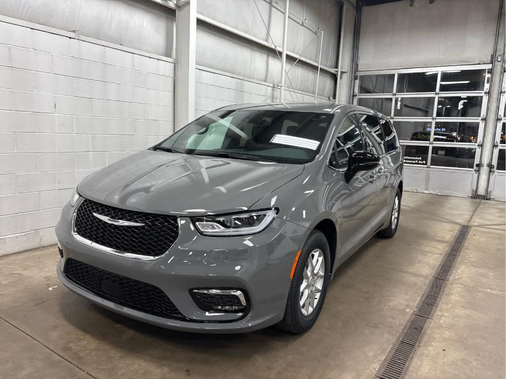 new 2025 Chrysler Pacifica car, priced at $42,019