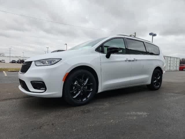 new 2024 Chrysler Pacifica car, priced at $48,507