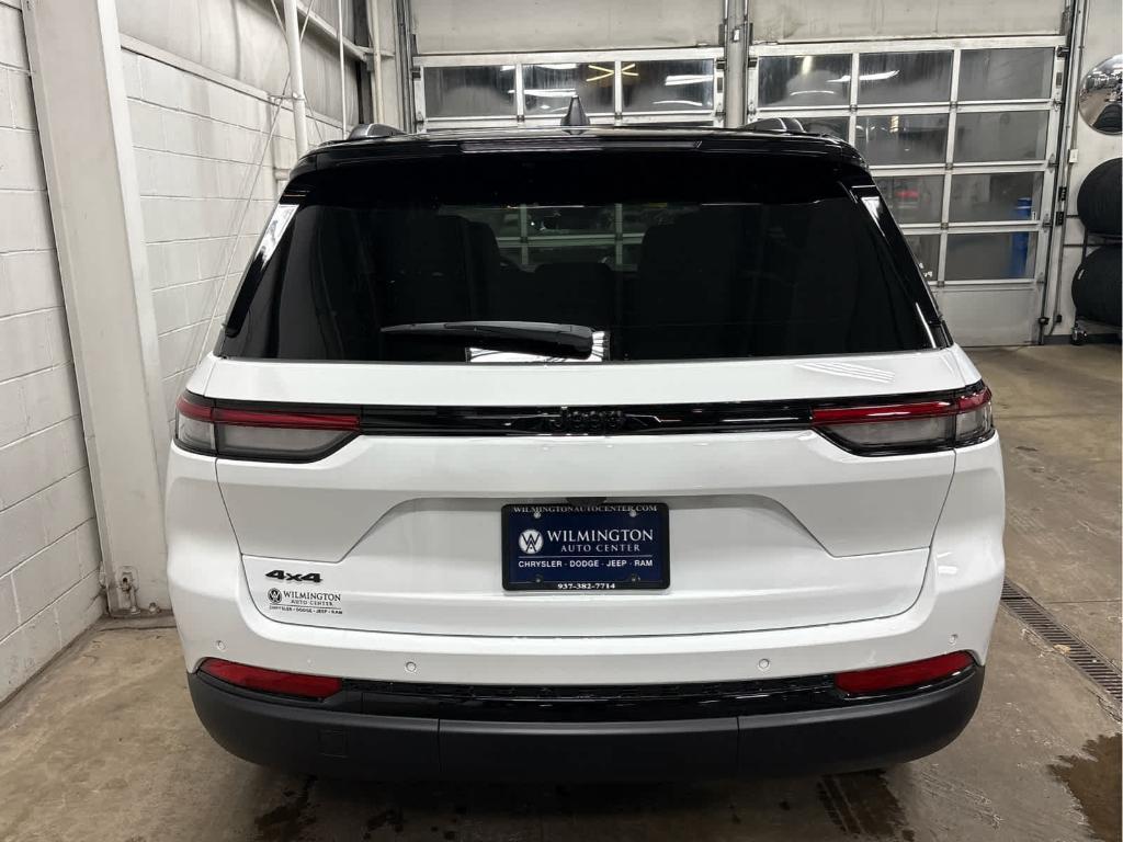 new 2025 Jeep Grand Cherokee car, priced at $50,390