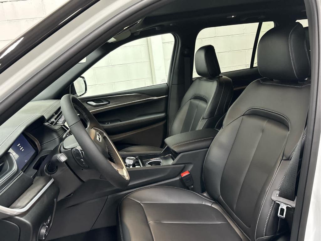 new 2025 Jeep Grand Cherokee car, priced at $50,390