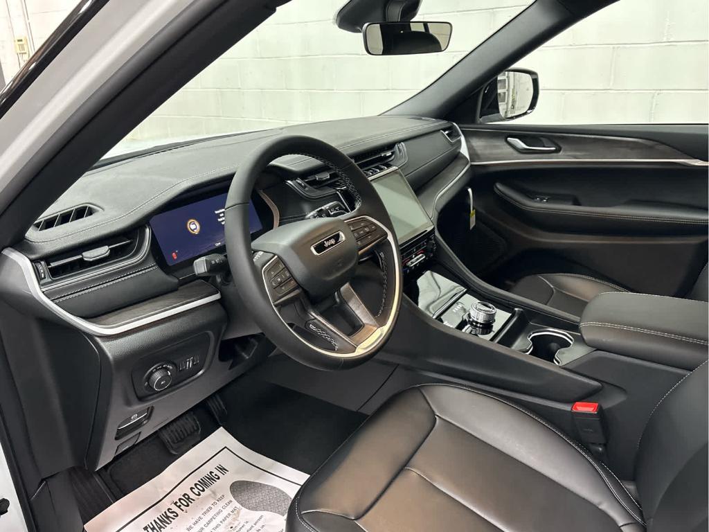 new 2025 Jeep Grand Cherokee car, priced at $50,390