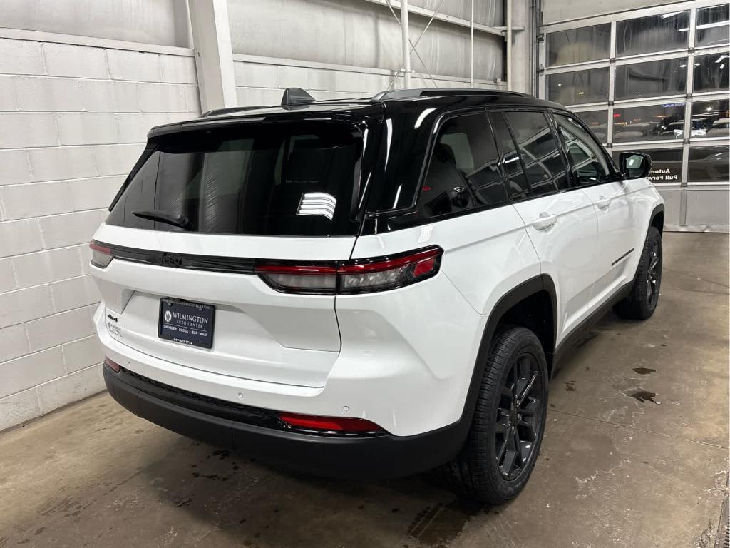 new 2025 Jeep Grand Cherokee car, priced at $50,390