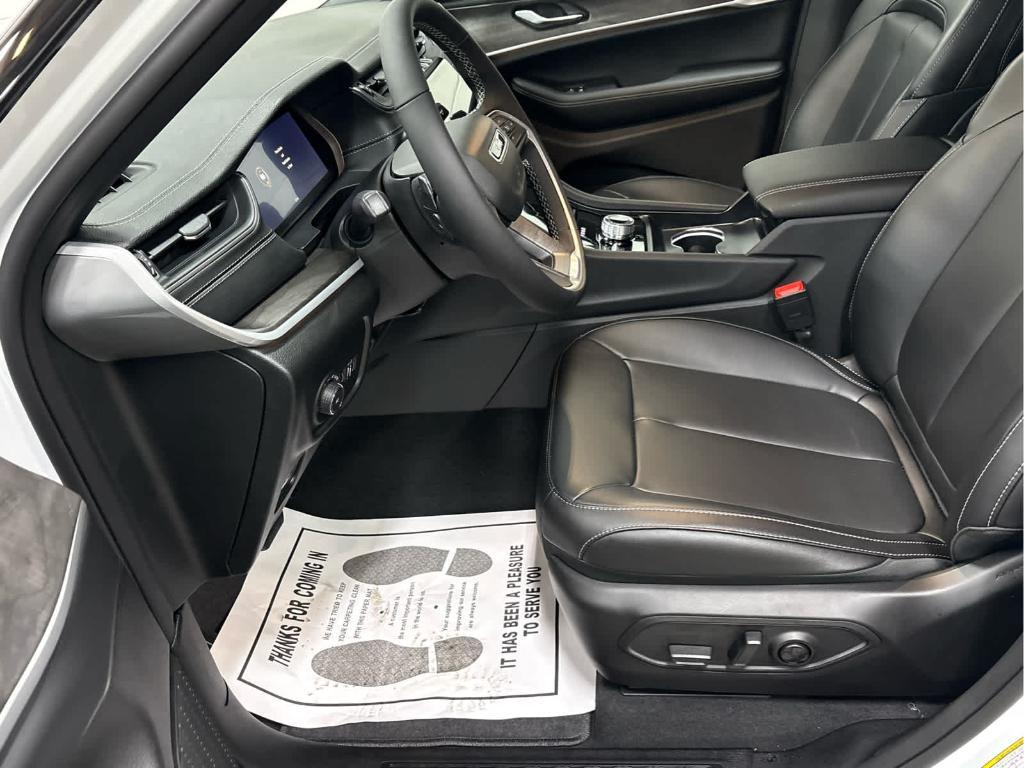 new 2025 Jeep Grand Cherokee car, priced at $50,390