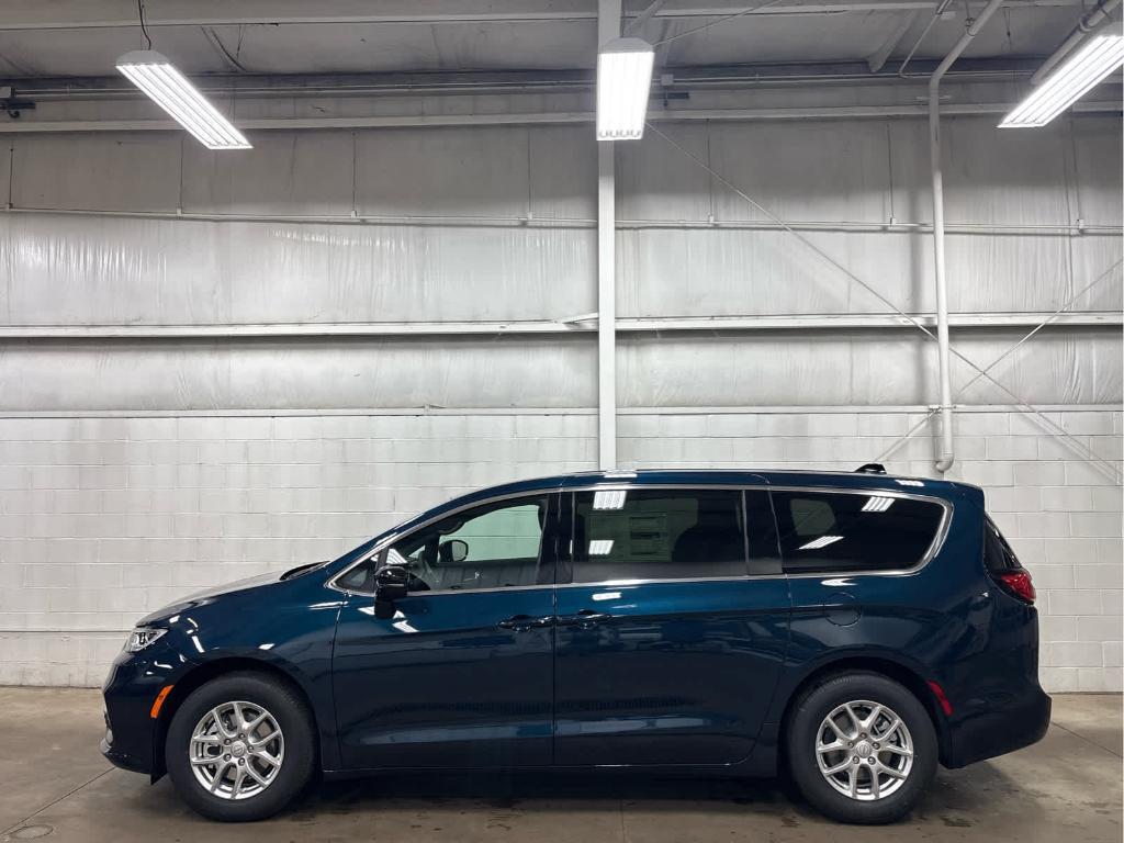 new 2025 Chrysler Pacifica car, priced at $42,019