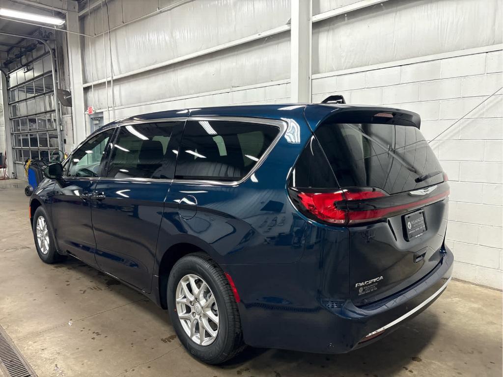 new 2025 Chrysler Pacifica car, priced at $42,019