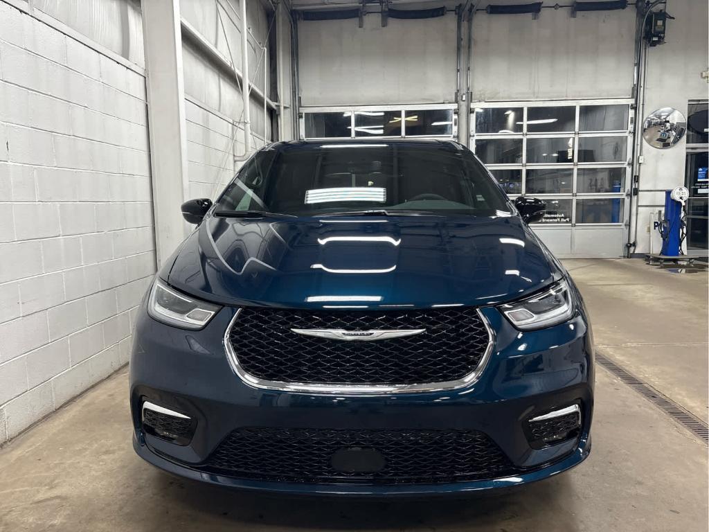 new 2025 Chrysler Pacifica car, priced at $42,019