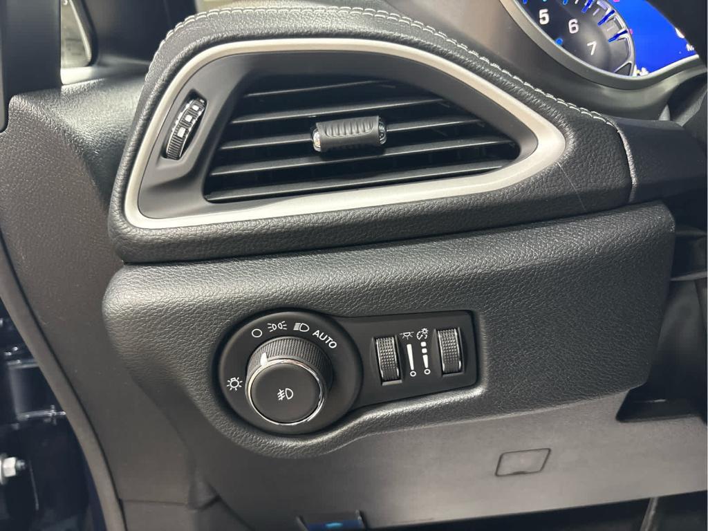 new 2025 Chrysler Pacifica car, priced at $42,019