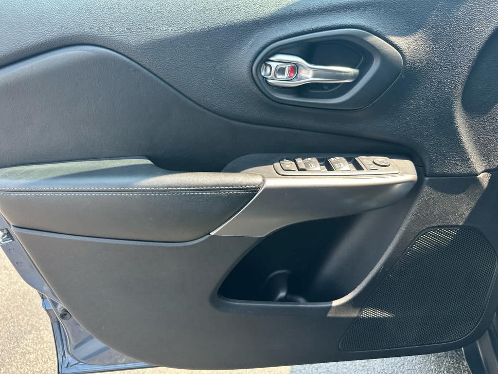 used 2020 Jeep Cherokee car, priced at $14,960