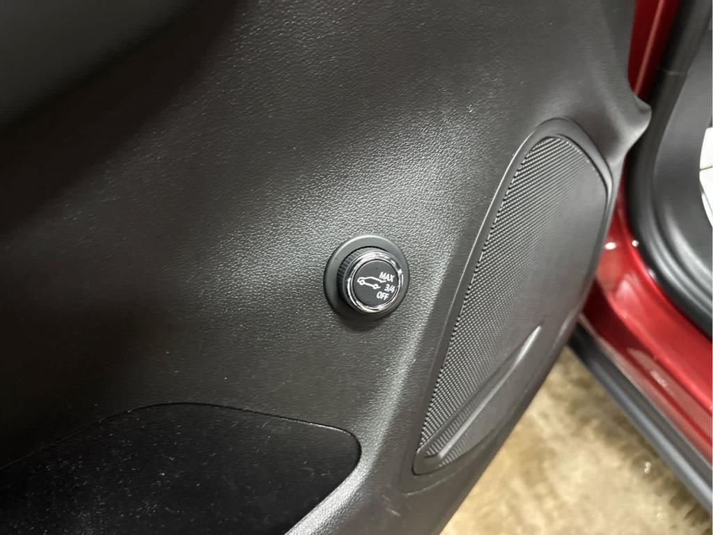 used 2023 Buick Envision car, priced at $25,000