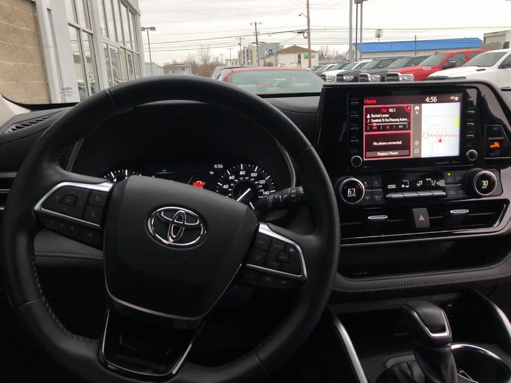 used 2021 Toyota Highlander car, priced at $31,912