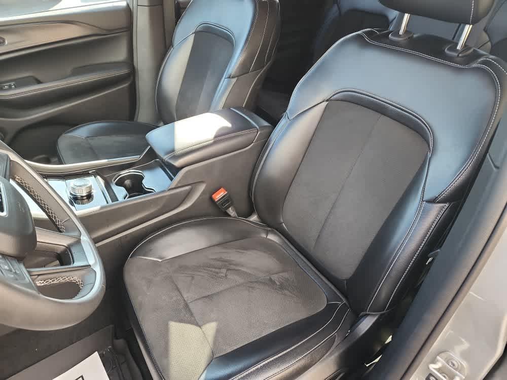 used 2024 Jeep Grand Cherokee L car, priced at $33,400