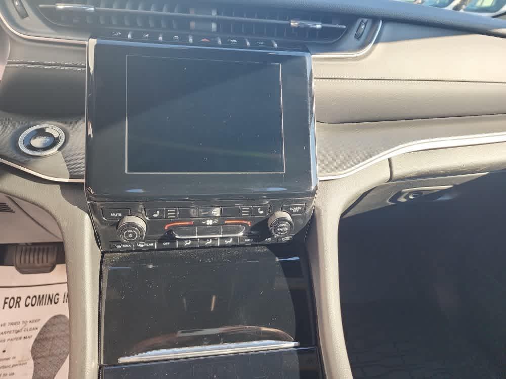 used 2024 Jeep Grand Cherokee L car, priced at $33,400