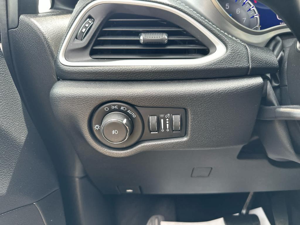 used 2021 Chrysler Pacifica car, priced at $20,992