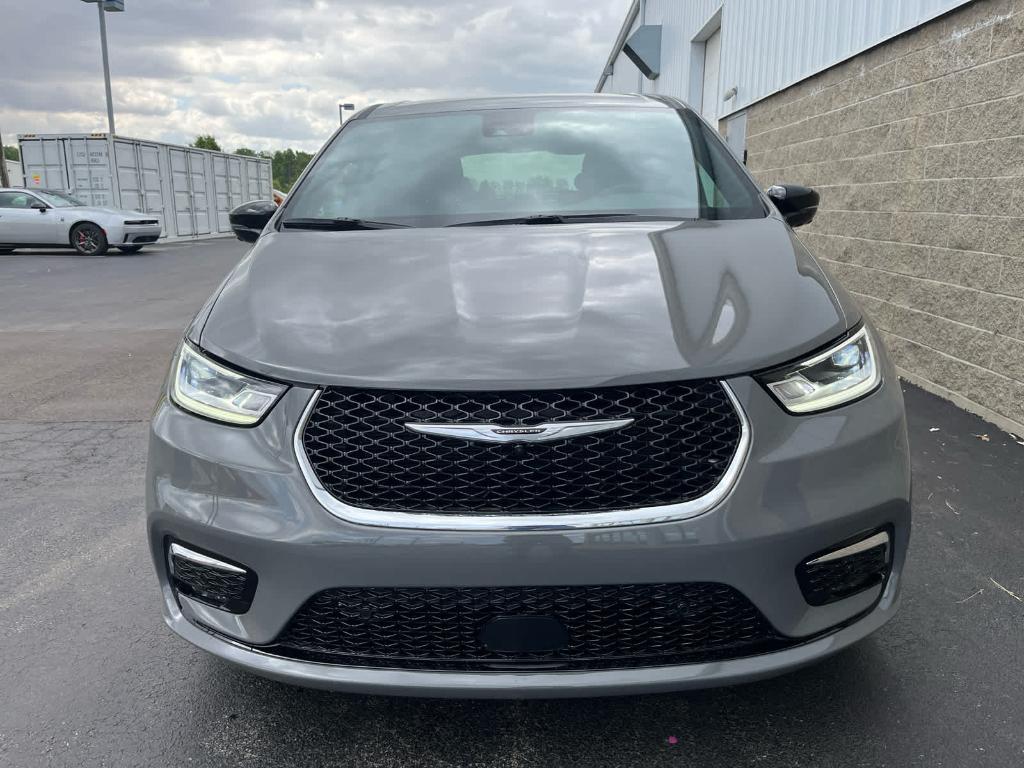 new 2025 Chrysler Pacifica car, priced at $42,980