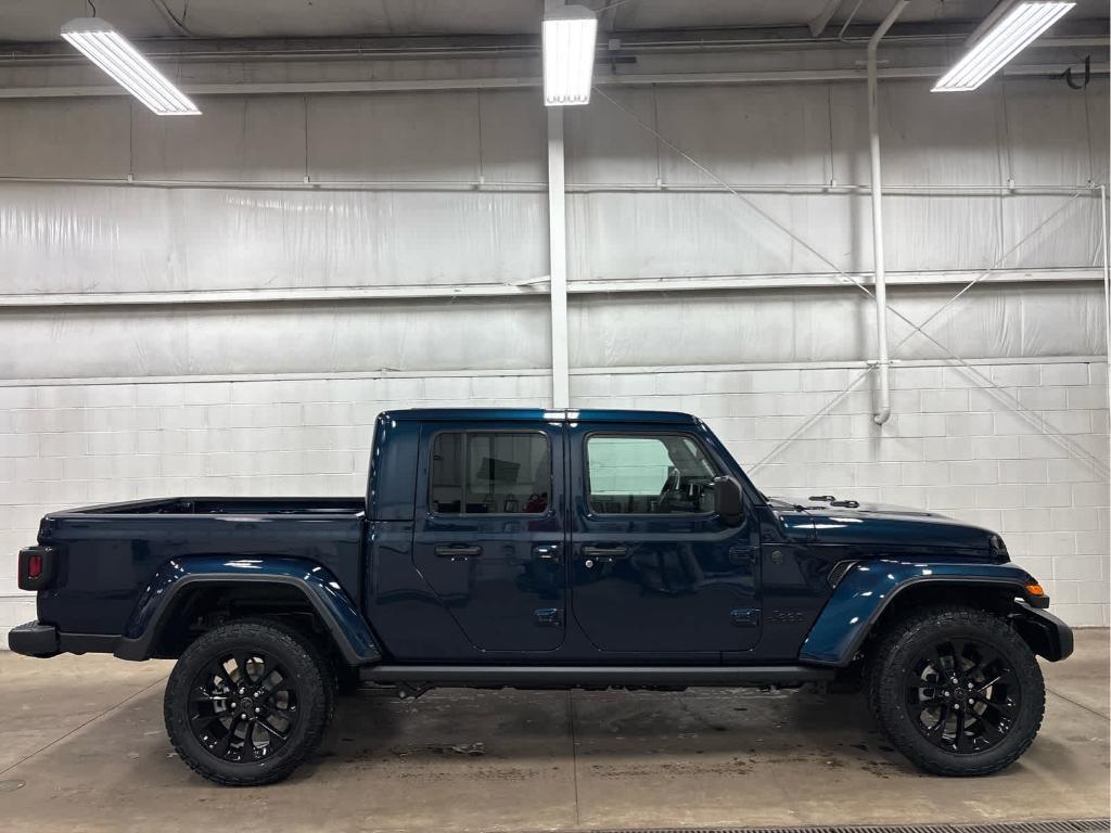 new 2025 Jeep Gladiator car, priced at $42,155