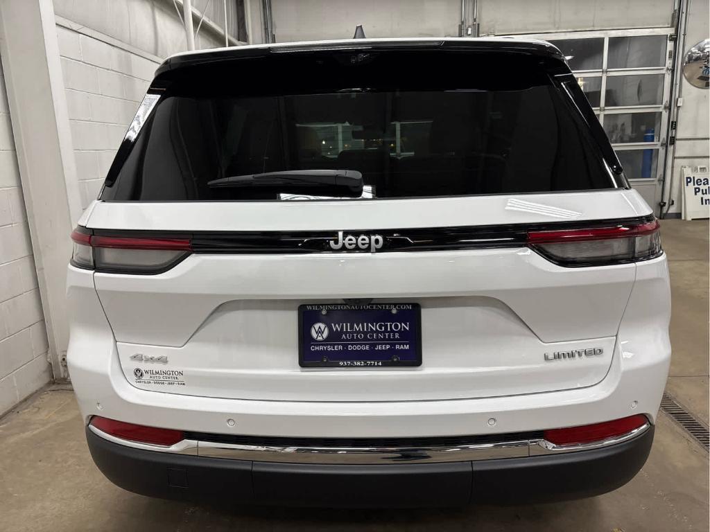 new 2025 Jeep Grand Cherokee car, priced at $49,640