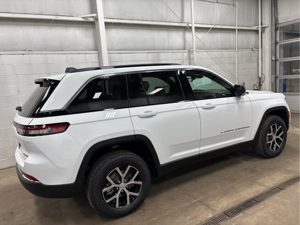 new 2025 Jeep Grand Cherokee car, priced at $48,000