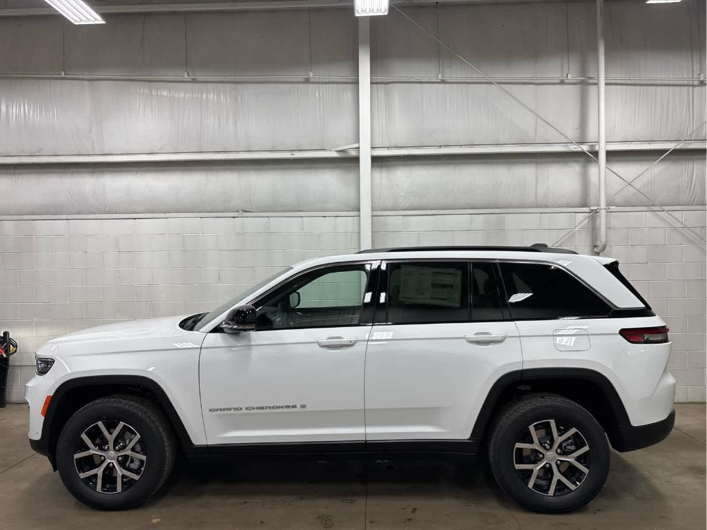 new 2025 Jeep Grand Cherokee car, priced at $49,640