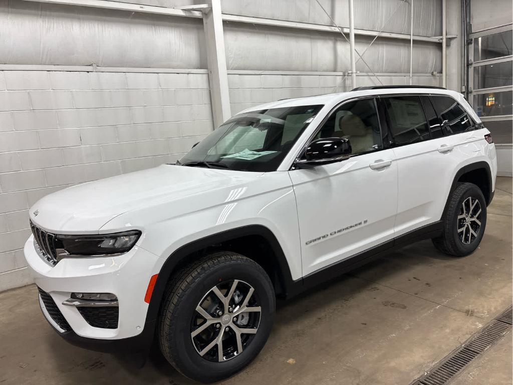 new 2025 Jeep Grand Cherokee car, priced at $48,000