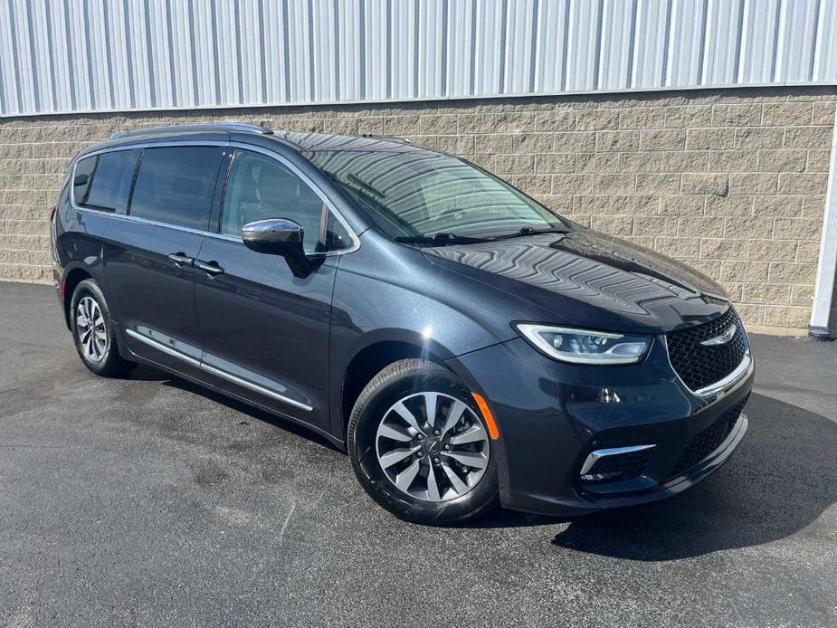 used 2021 Chrysler Pacifica Hybrid car, priced at $31,500