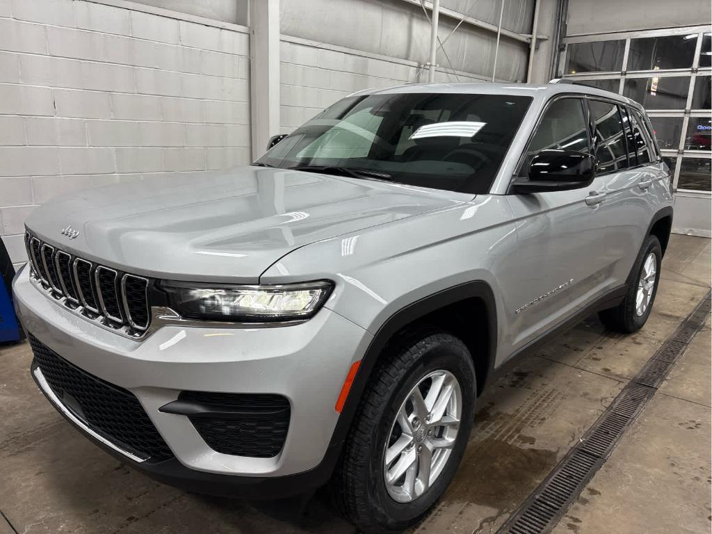 new 2025 Jeep Grand Cherokee car, priced at $39,917