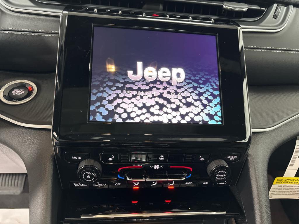 new 2025 Jeep Grand Cherokee car, priced at $39,917