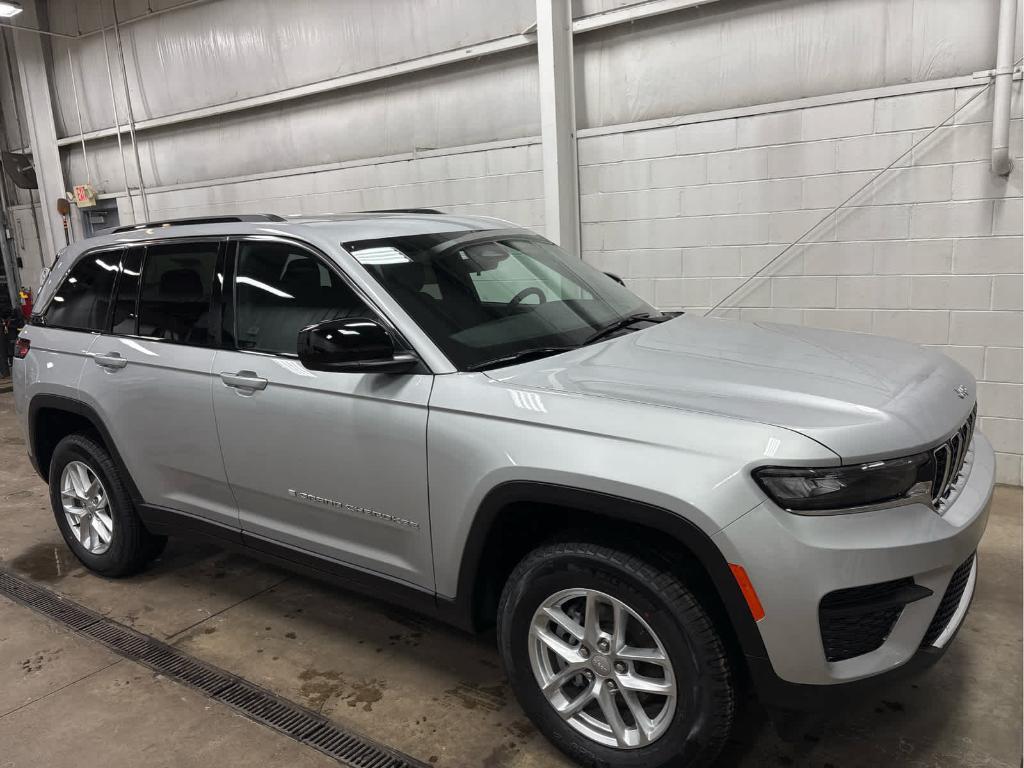 new 2025 Jeep Grand Cherokee car, priced at $39,917