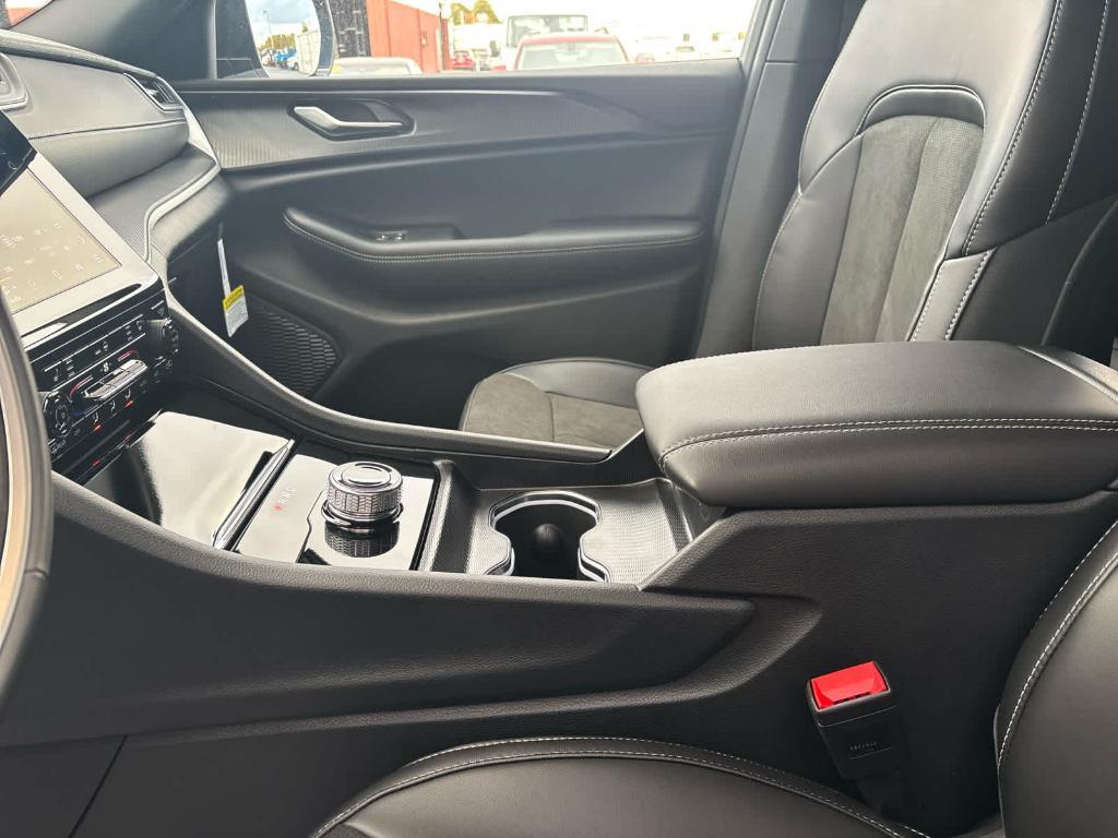 new 2025 Jeep Grand Cherokee car, priced at $41,598