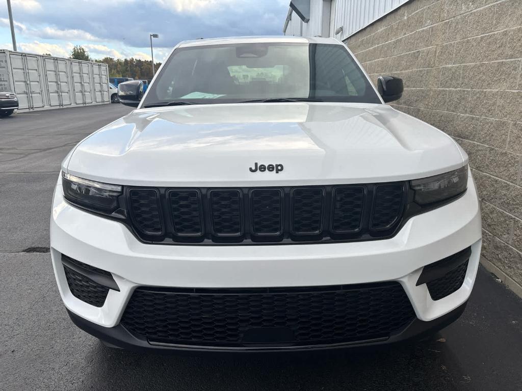 new 2025 Jeep Grand Cherokee car, priced at $41,598