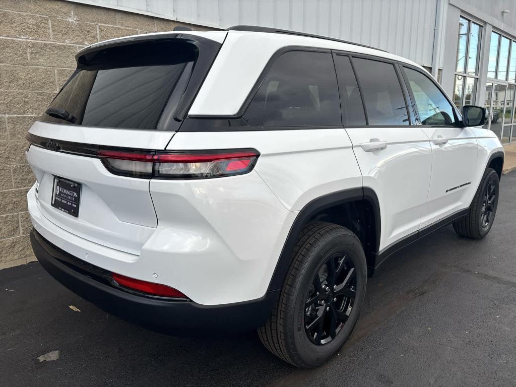 new 2025 Jeep Grand Cherokee car, priced at $41,598