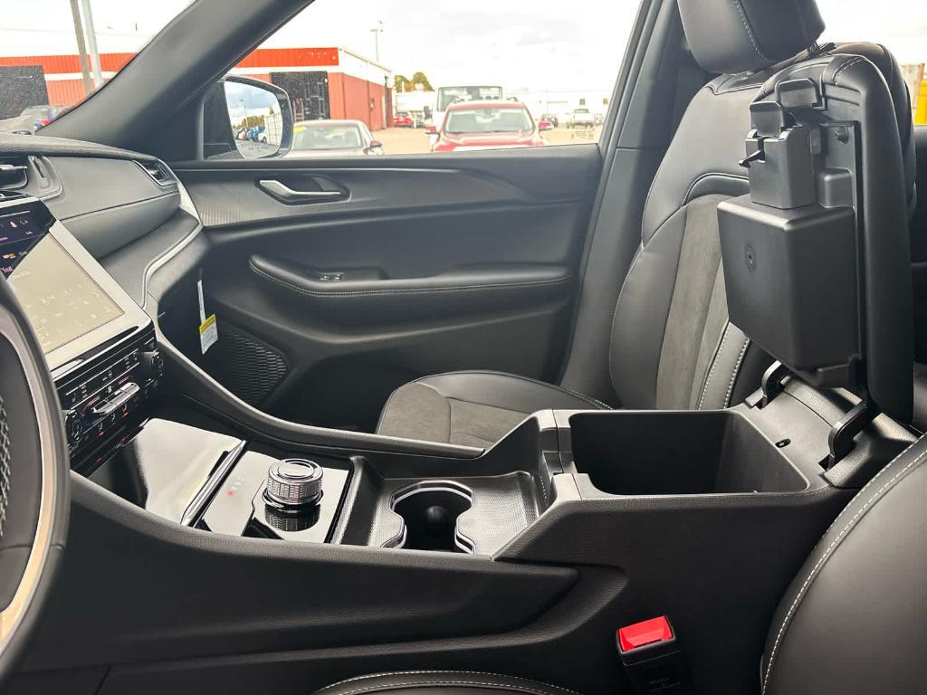 new 2025 Jeep Grand Cherokee car, priced at $41,598