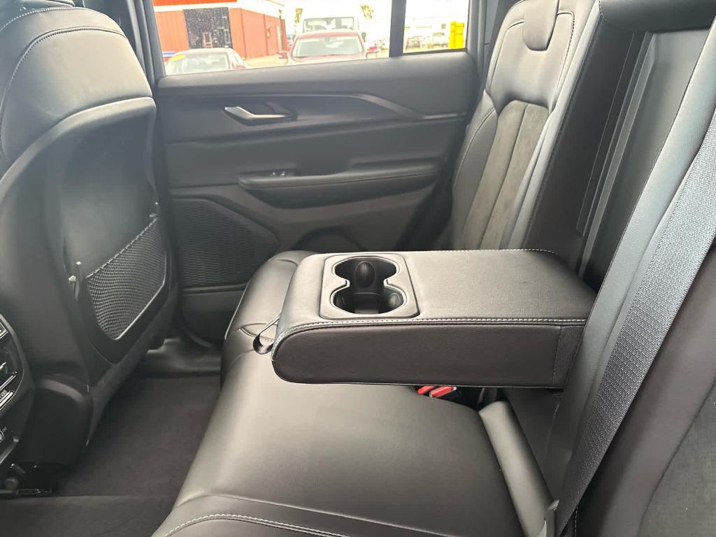 new 2025 Jeep Grand Cherokee car, priced at $41,598