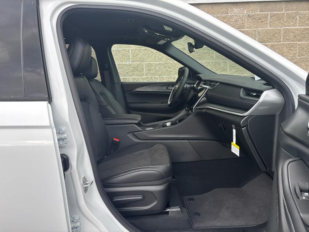 new 2025 Jeep Grand Cherokee car, priced at $41,598