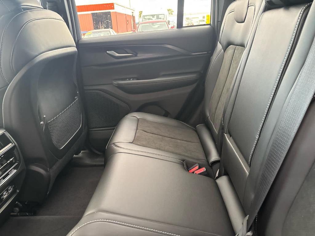 new 2025 Jeep Grand Cherokee car, priced at $41,598