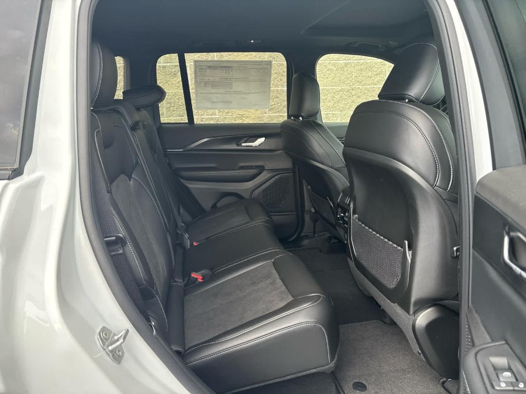 new 2025 Jeep Grand Cherokee car, priced at $41,598