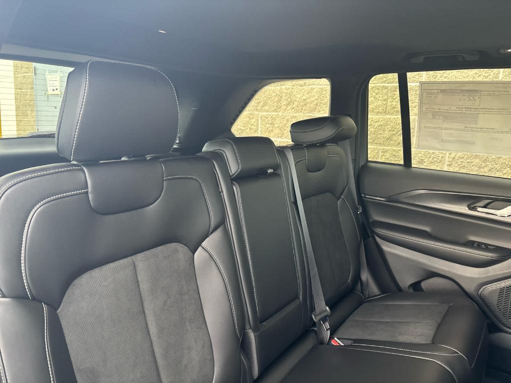 new 2025 Jeep Grand Cherokee car, priced at $41,598