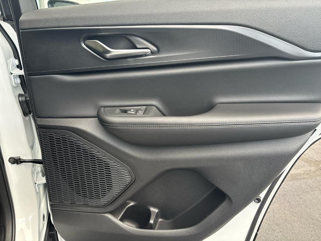 new 2025 Jeep Grand Cherokee car, priced at $41,598